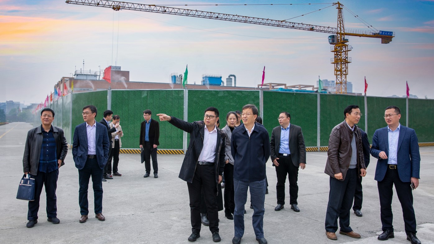 江苏省政府参事调研乐鱼官方端网站登录入口药业，共话川药发展之路