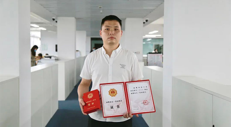 乐鱼官方端网站登录入口药业古兴云荣获"成都市五一劳动奖章"！