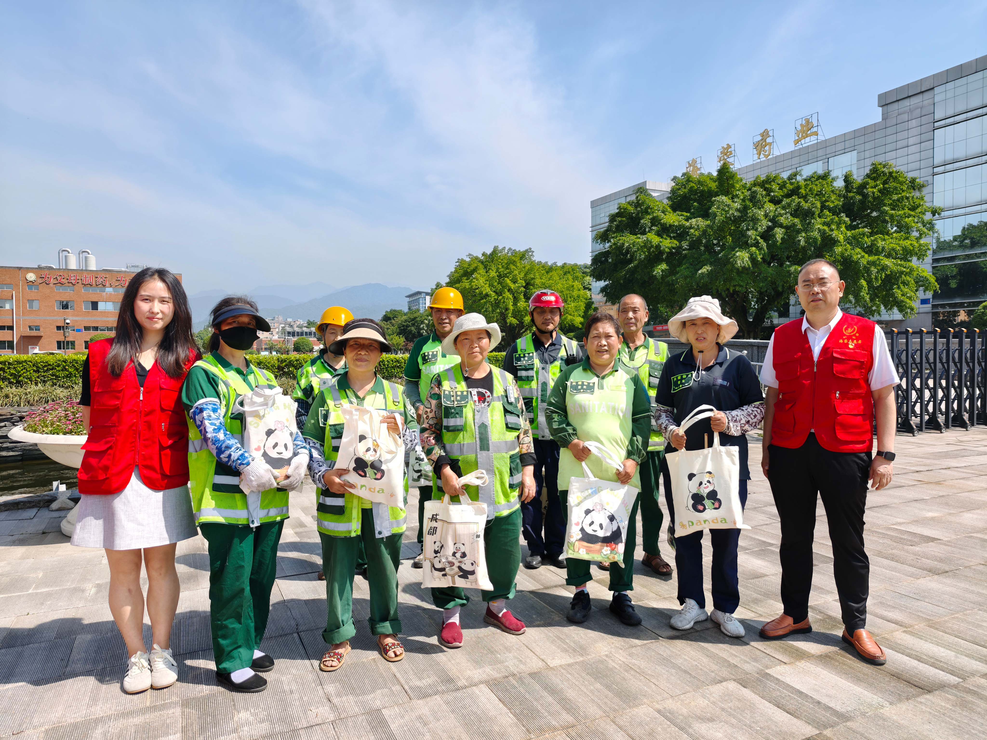 党建引领 | 乐鱼官方端网站登录入口党（团）支部联合工会开展一线环卫工慰问活动